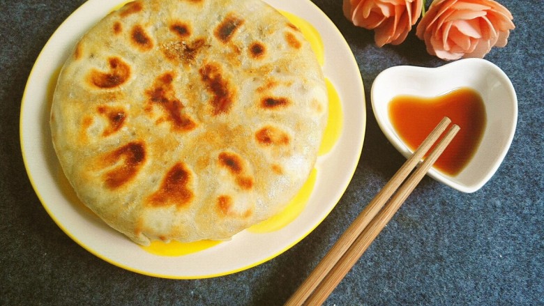 煎饺,我喜欢翻过来这样放,喜欢脆脆的皮~~超级香