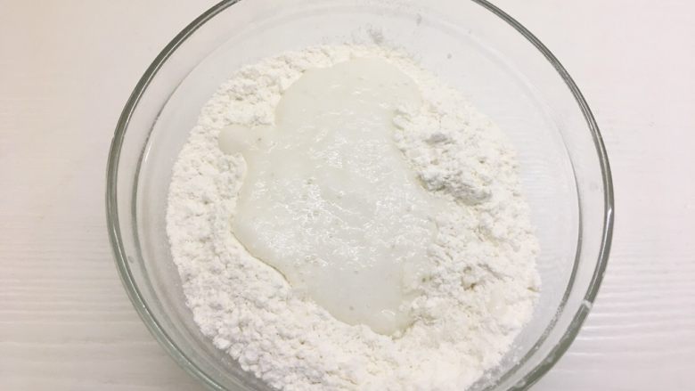 山药肉末面疙瘩,将山药泥一点一点的加入面粉中