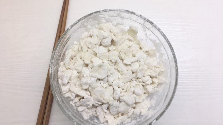 山药肉末面疙瘩,用筷子搅拌成絮状