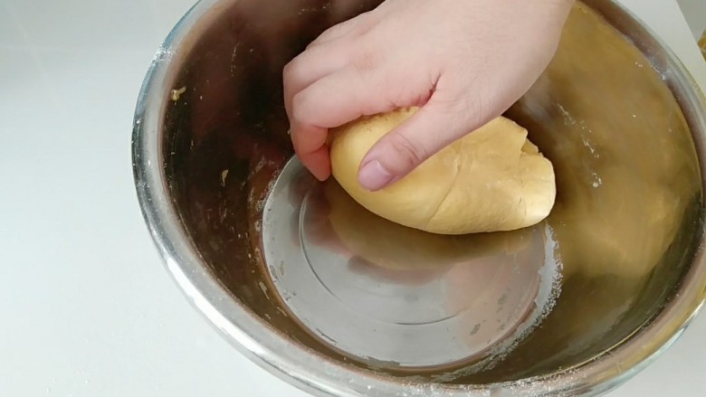 乡土花式面食-恭喜发财,揉到盆光,面光,手光,即可。