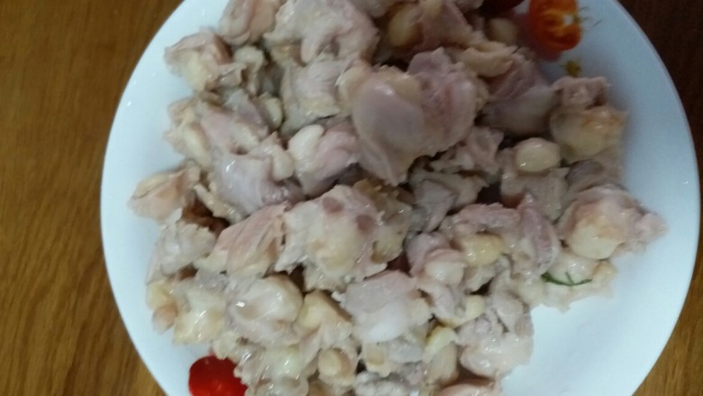 干煸鸡脆骨豆角,<a style='color:red;display:inline-block;' href='/shicai/ 1058'>鸡脆骨</a>500克,过热水备用……(去掉鸡肉的味道)