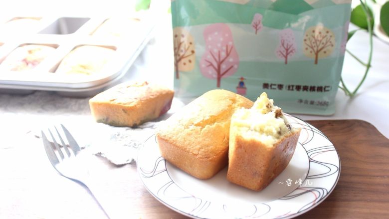 红枣核桃三色蛋糕,松软可口,