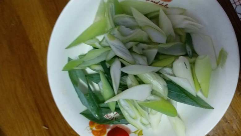 油焖大虾,<a style='color:red;display:inline-block;' href='/shicai/ 138'>大葱</a>切段