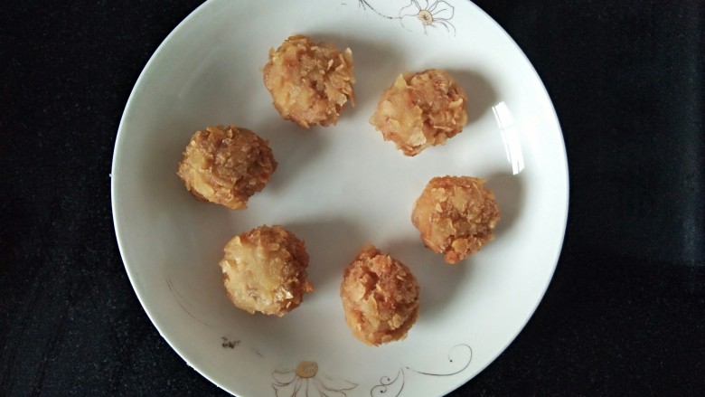 薯脆肉丸子
,煎至肉丸呈金黄色即可捞出。
