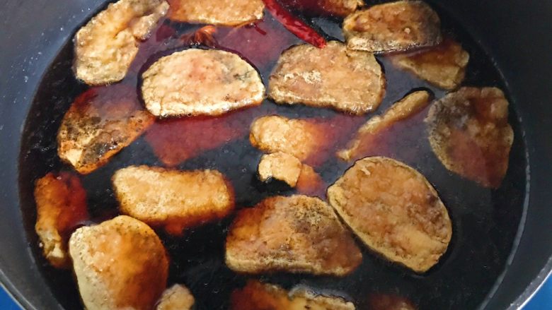 十全十美五香素鸡,没过食材,加盖大火煮开转中火