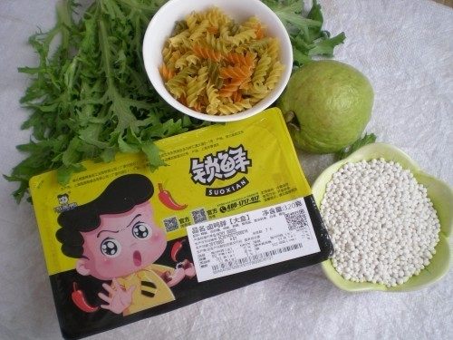 酱鸭脖蔬菜西米露,准备好食材