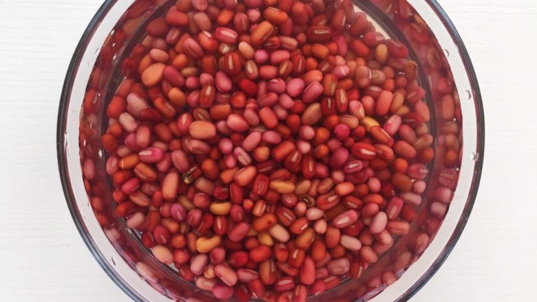 鲷鱼烧,食材处理一:先处理内馅红豆沙 红豆提前一晚泡好