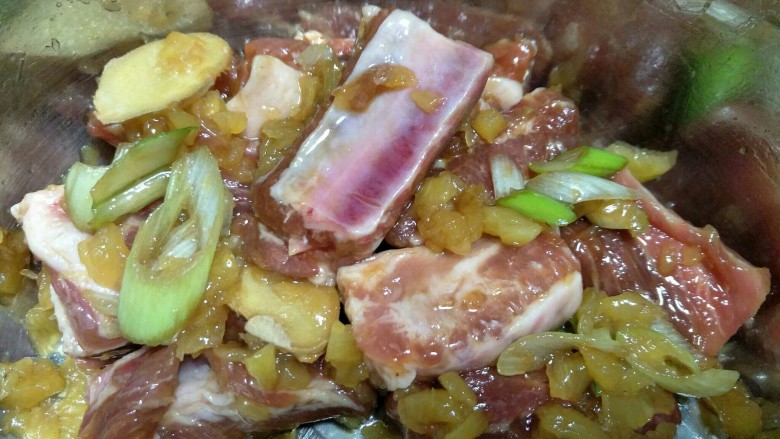 果味排骨,放入冰箱冷藏12小时~