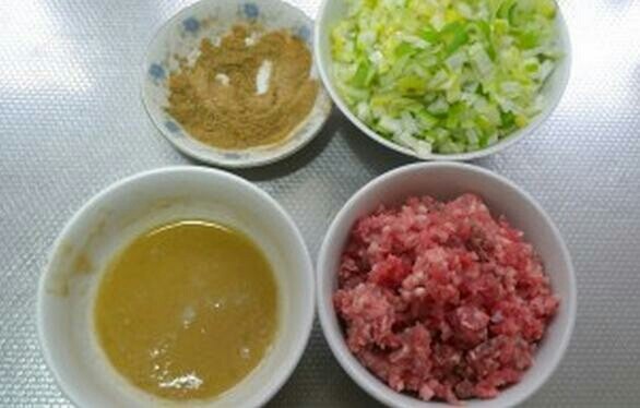 香酥牛肉饼,准备原料,牛肉饼必备,油酥牛肉葱花香料(<a style='color:red;display:inline-block;' href='/shicai/ 744'>五香粉</a>与花椒粉1:2)
