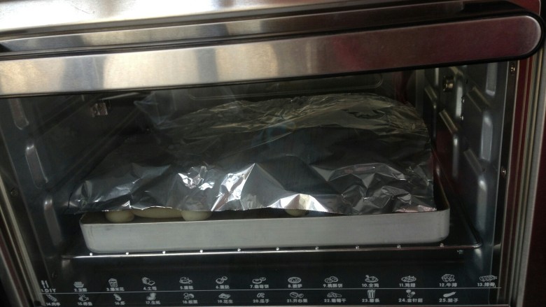 可爱小熊面包,最后几分钟看上色情况,及时加盖锡纸。