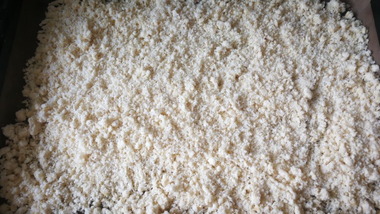 满口留香
__芝麻豆渣松,如果有烤箱的话,先180℃不预热直接放入设置烤五分钟后转160℃烤10分钟左右。这是烤箱烤过的状态。如果是这种情况再拿出来炒就非常轻松快捷了!