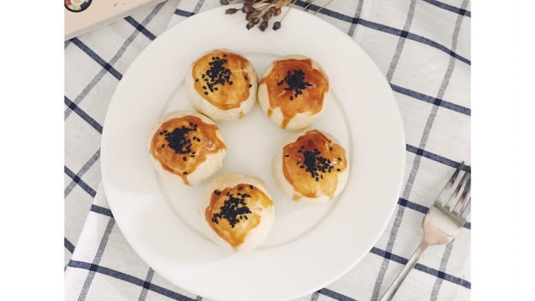 蛋黄酥,真的很好吃,很酥,酥到掉渣
