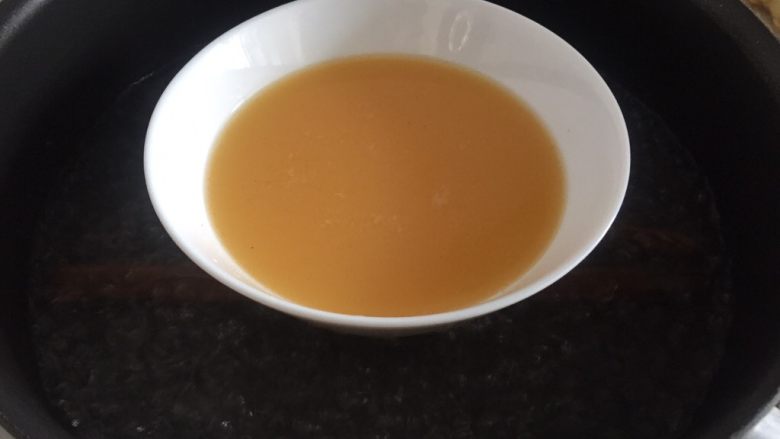 宝宝食谱·蒜香牛肉末蒸蛋,热水上过蒸