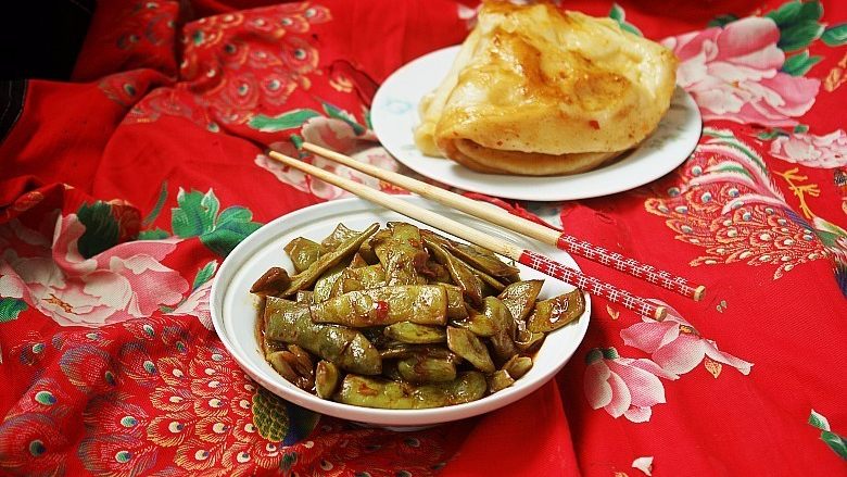 懒人版，豆角焖饼饭菜一锅出