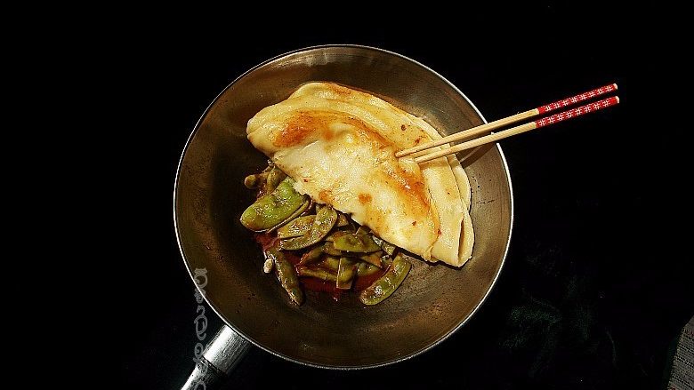 懒人版,豆角焖饼饭菜一锅出,分享美食