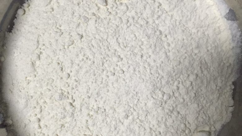 酸汤煎饼
,加<a style='color:red;display:inline-block;' href='/shicai/ 519'>面粉</a>后再加水搅拌