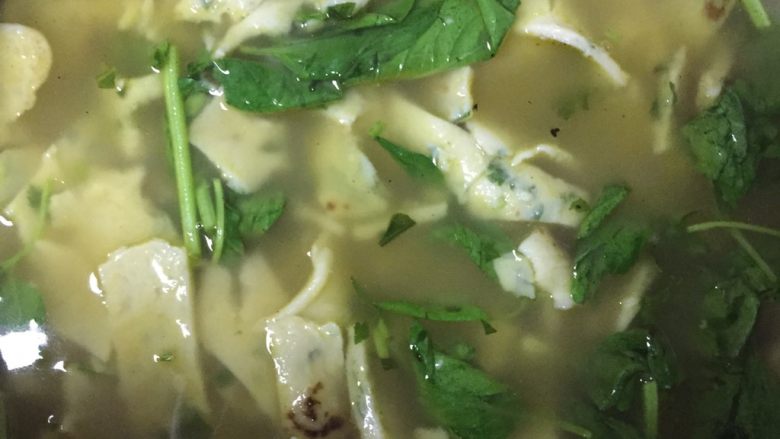 酸汤煎饼
,放入适量香油、<a style='color:red;display:inline-block;' href='/shicai/ 3732'>食醋</a>，出锅