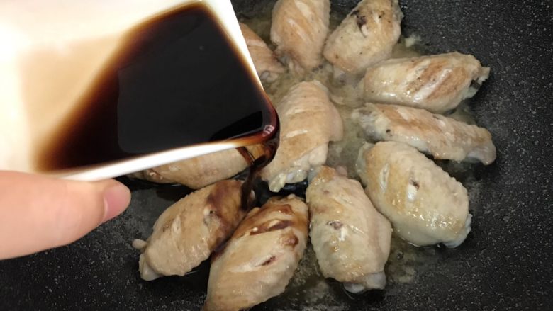 三杯鸡中翅~超简易快手美味版,再加入同量的陈醋