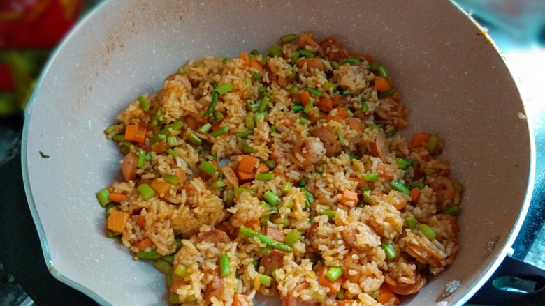 西施炒饭,继续用过程翻炒均匀,就可以啦!