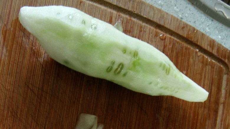 补钙汤!!!,去皮的黄瓜削去黄瓜肉另做他用