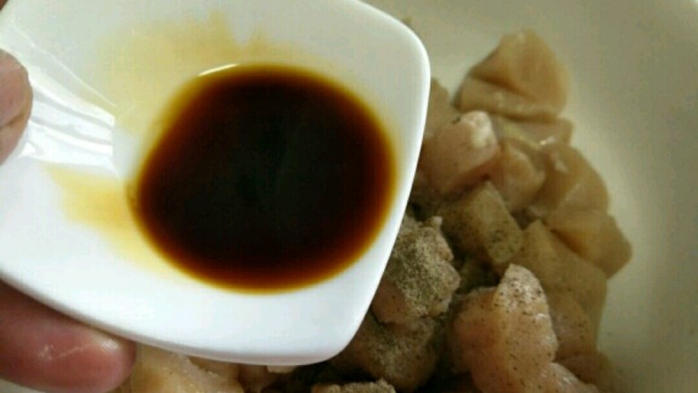 柠香鸡米花,放入<a style='color:red;display:inline-block;' href='/shicai/ 788'>生抽</a>
