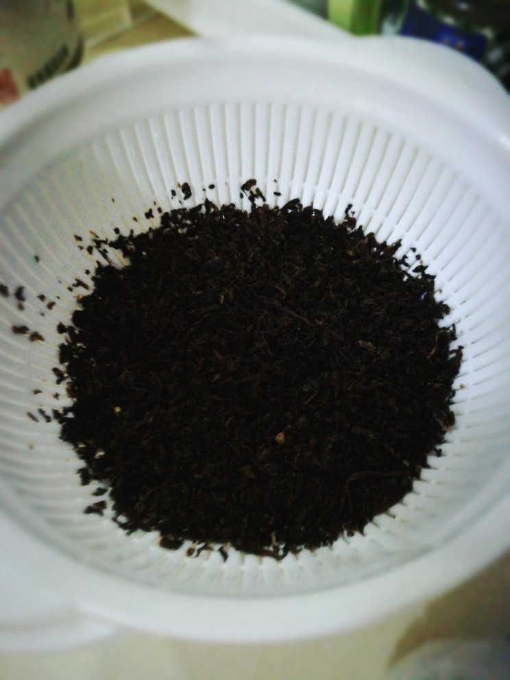 其貌不扬的梅菜五花肉,<a style='color:red;display:inline-block;' href='/shicai/ 9565'>梅菜</a>干洗净控干水分。我的是妈妈手工做的已经切碎了的。如果在超市买的,要切碎。