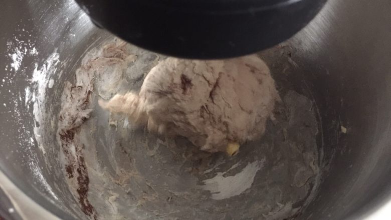 洛可可香蕉面包(水果种),搅拌均匀后放入黄油一起搅拌均匀