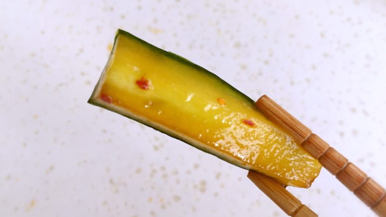 酱青瓜,加一块秀秀“肌肉”,美不?