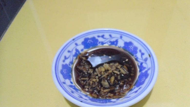 葱姜虾爬子, 用姜末、老醋兑一碟蘸料