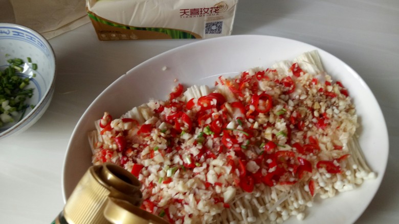 培根卷金针菇,撒一点香葱