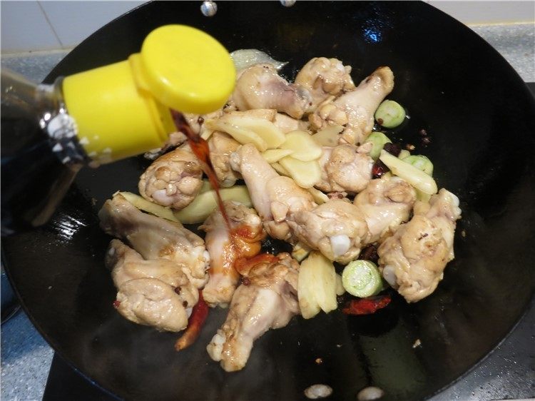 老黄瓜也有春天---黄瓜鸡翅,加入<a style='color:red;display:inline-block;' href='/shicai/ 788'>生抽</a>,老抽