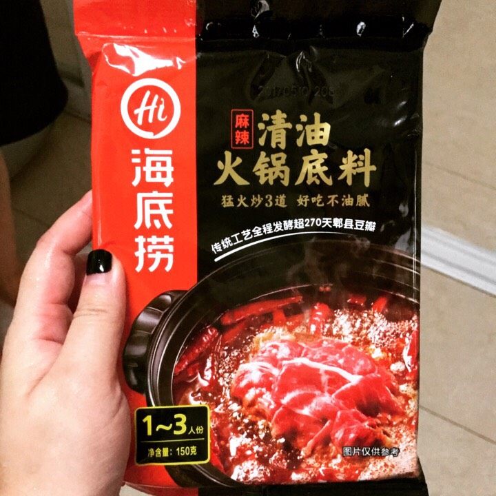 麻辣香锅,香味出来把其他料加进去炒,酱油糖自己加。炒熟了放香菜叶