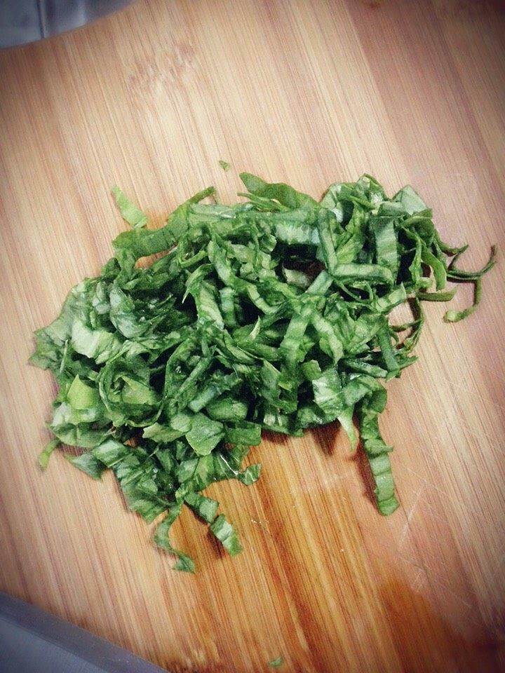 芝士香烤龙利鱼,菜叶切碎,其实只用一丢丢装饰即可
