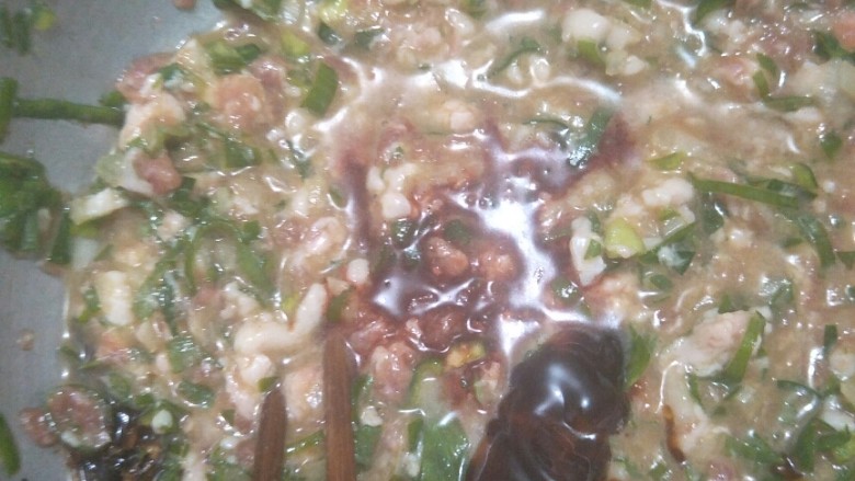 香菇酿肉,加入耗油,腐乳汁。