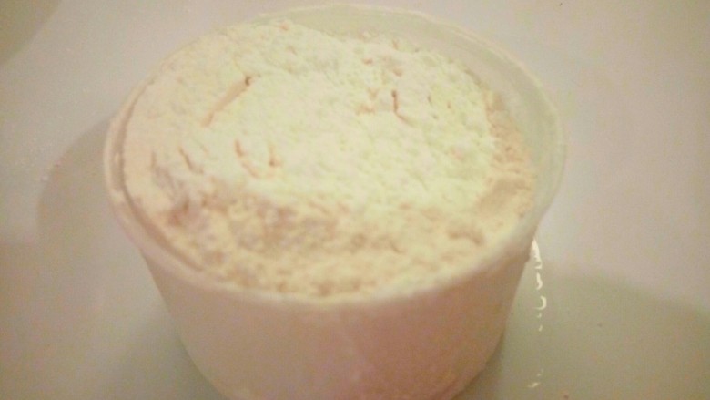 豆渣奶香馒头,<a style='color:red;display:inline-block;' href='/shicai/ 519'>面粉</a>一碗100克,一共四碗。