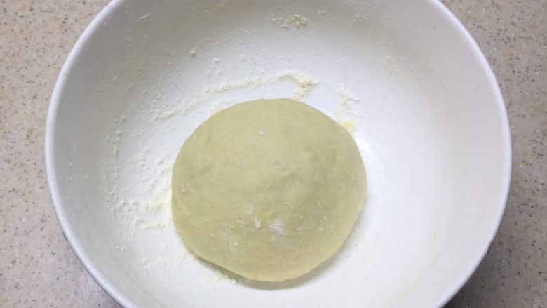 老面南瓜面包,准备酵头,将a料混合揉成团。