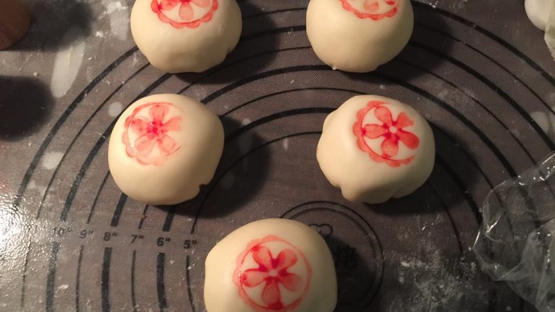 苏式鲜肉月饼,我还用红色印了个章,这步可以省略