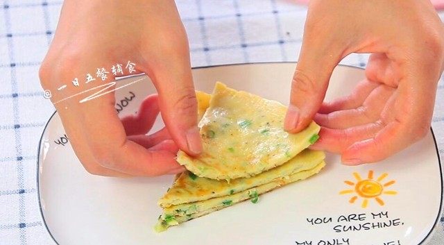 西葫芦早餐饼,切块食用。