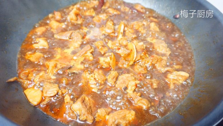 红烧牛肉面,继续慢炖十分钟,可以放少量味精!