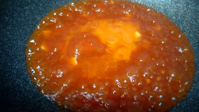 (鸡胸版)糖醋里脊,再加入淀粉水。