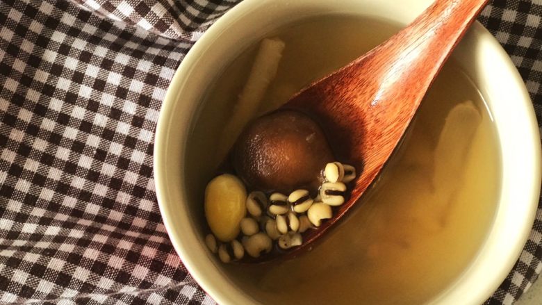 薏仁玉竹沙參湯,煲好的湯有微微食材的甘甜味道,非常清口😋