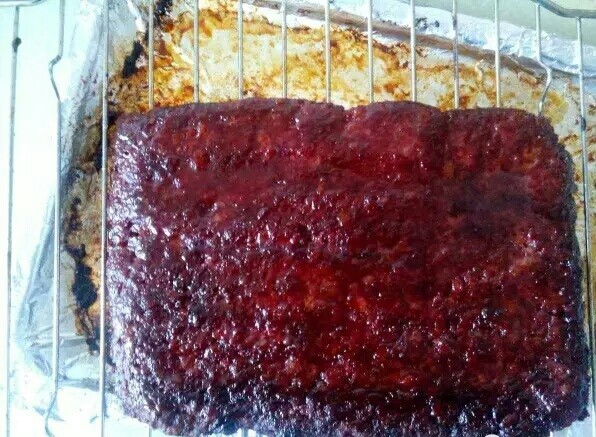 如果你也爱吃肉—蜜汁猪肉脯,180℃预热,上下火烘烤15分钟,取出刷蜂蜜水,如此反复几次,根据自家烤箱情况而定