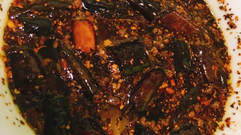 四鲜饺子,自制辣椒油 搭配米醋 味道简直更上一层楼啊!