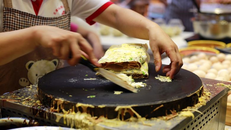 天津老味煎饼果子,对折成型（棉被状）