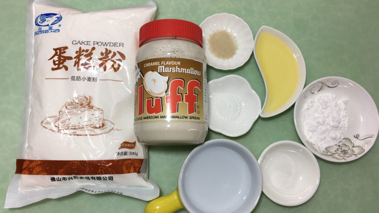 苏打棉花糖夹心饼干,准备材料。