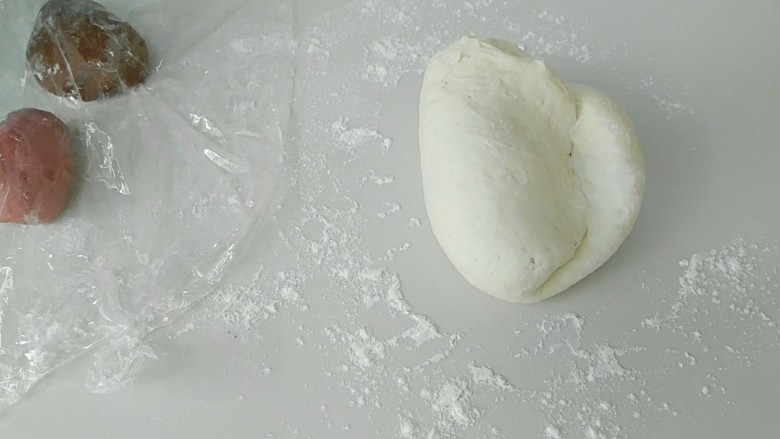 萌萌哒哒小麦馒头,面团要充分揉捏排气,使劲揉啊揉。
