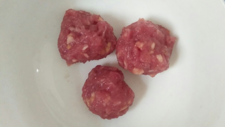 牛肉粥,哈哈,感觉牛肉泥有点多,顺手挤了三个牛肉丸