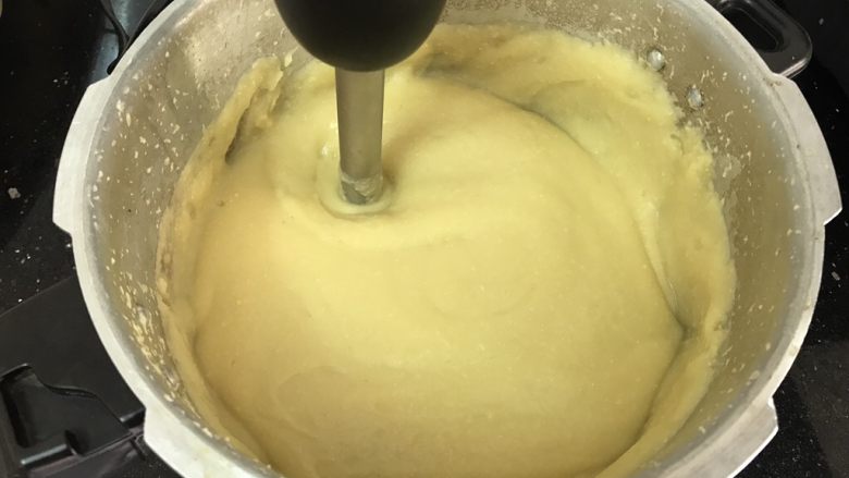 绿豆糕~蔓越莓版,看,料理棒打完后,超级细腻柔滑,这时已是一股清香扑鼻
