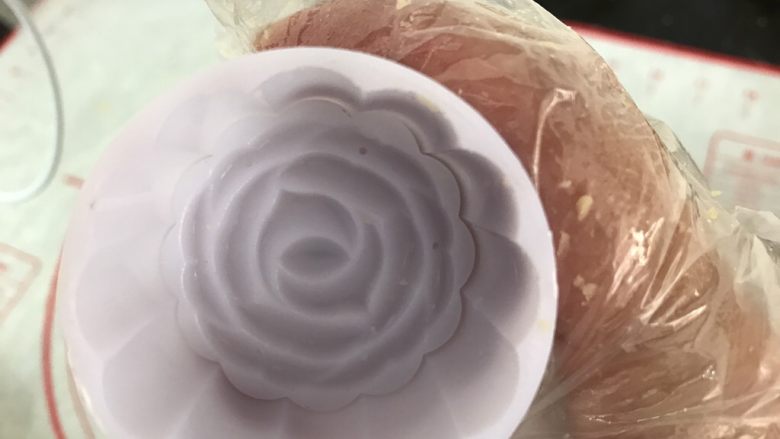 绿豆糕~蔓越莓版,准备月饼模(这是50g的模具)