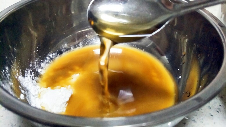 芦笋香菇鸡肉丸
(香菇鸡肉盏),用泡香菇的水上面那层清澈无渣的水,调成汁